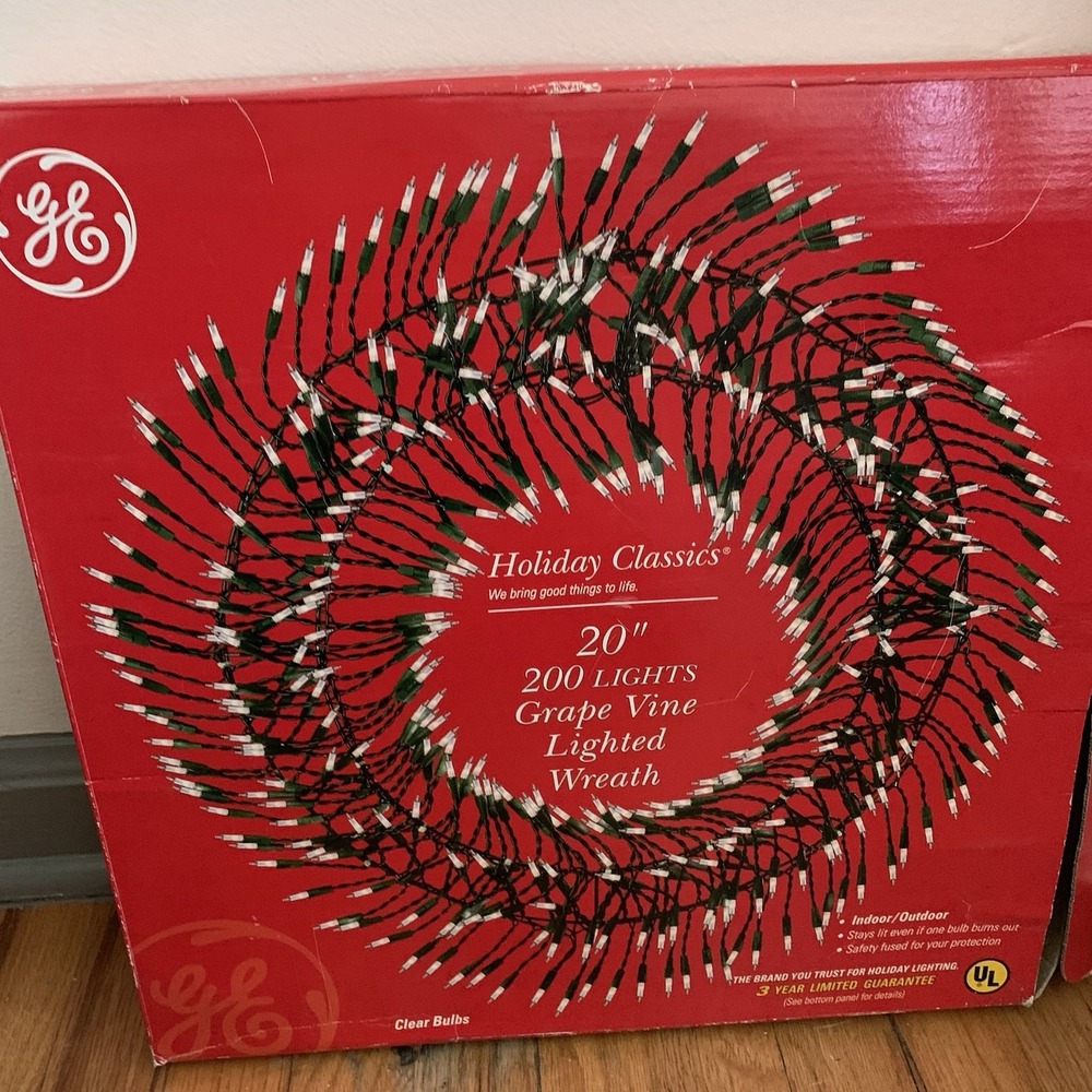 GE Holiday Classics Clear Lighted Grape Vine Wreath‎